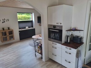Geladeira, micro-ondas, fogão, cooktop