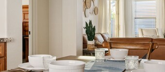 Sunny Poolside Golf Haven 4-Bed 2-Bath Heated Pool