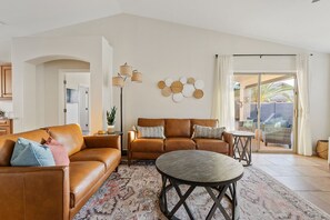 Smart-TV, Kamin, Bücher