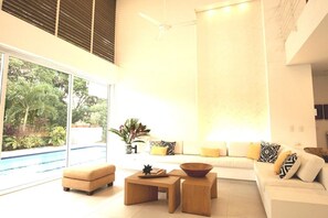 Chalet | Living area | TV