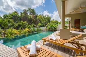 Villa | Piscine | Piscine extérieure, piscine à débordement