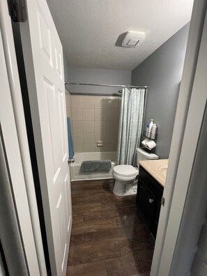 Hårføner, håndklær, såpe og sjampo