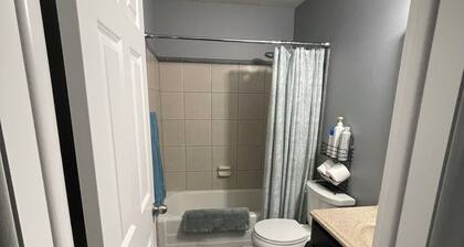 Warm and friendly house in Clearfield with AC, WiFi, 2 king beds, 2 bathrooms