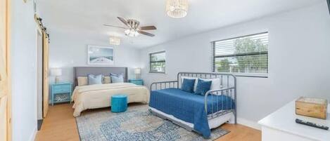 3 عدّة غرف نوم ومكواة/لوح كي وواي فاي مجانًا وملاءات أسرّة