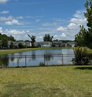 Property grounds - 3-bedroom house in charming Beaufort with a Loft,  AC, WiFi. Enjoy your stay (Beaufort)