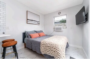 1 chambre, bureau, fer et planche à repasser, Wi-Fi