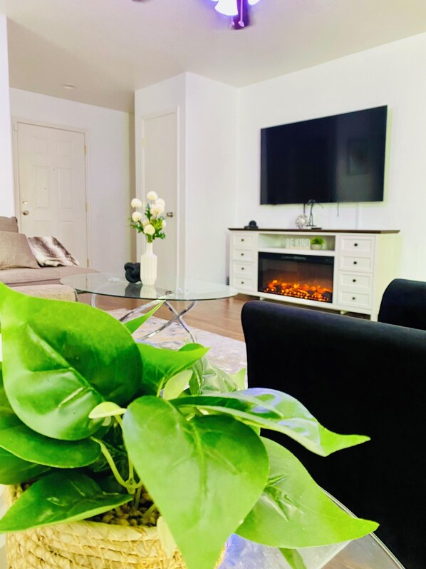 Smart TV, fireplace - Charming 3-bedroom house with community pool in marvelous Phoenix (Phoenix)