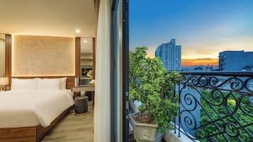 Habitación Grand | Minibar, caja de seguridad en la habitación y escritorio