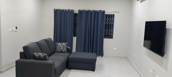 Smart TV - Cozy 2-bedroom apartment in adorable Elmina with AC, WiFi (Elmina)