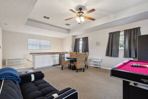 غرفة الألعاب