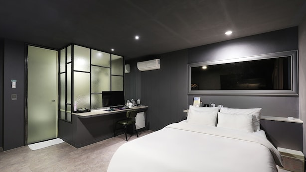 Quarto casal luxo | Quartos à prova de som, Wi-Fi de cortesia