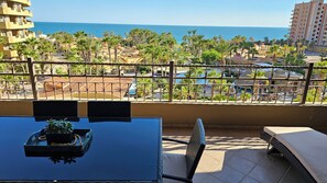 Outdoor dining - Tropical Oasis at Bella Sirena. Center Tower with Ocean Views in all rooms. (Puerto Peñasco)