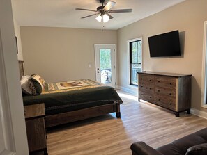 6 bedrooms, desk, iron/ironing board, free WiFi