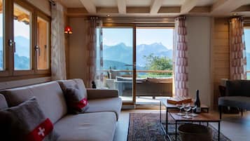 Fernseher, Kamin, Tischfußball