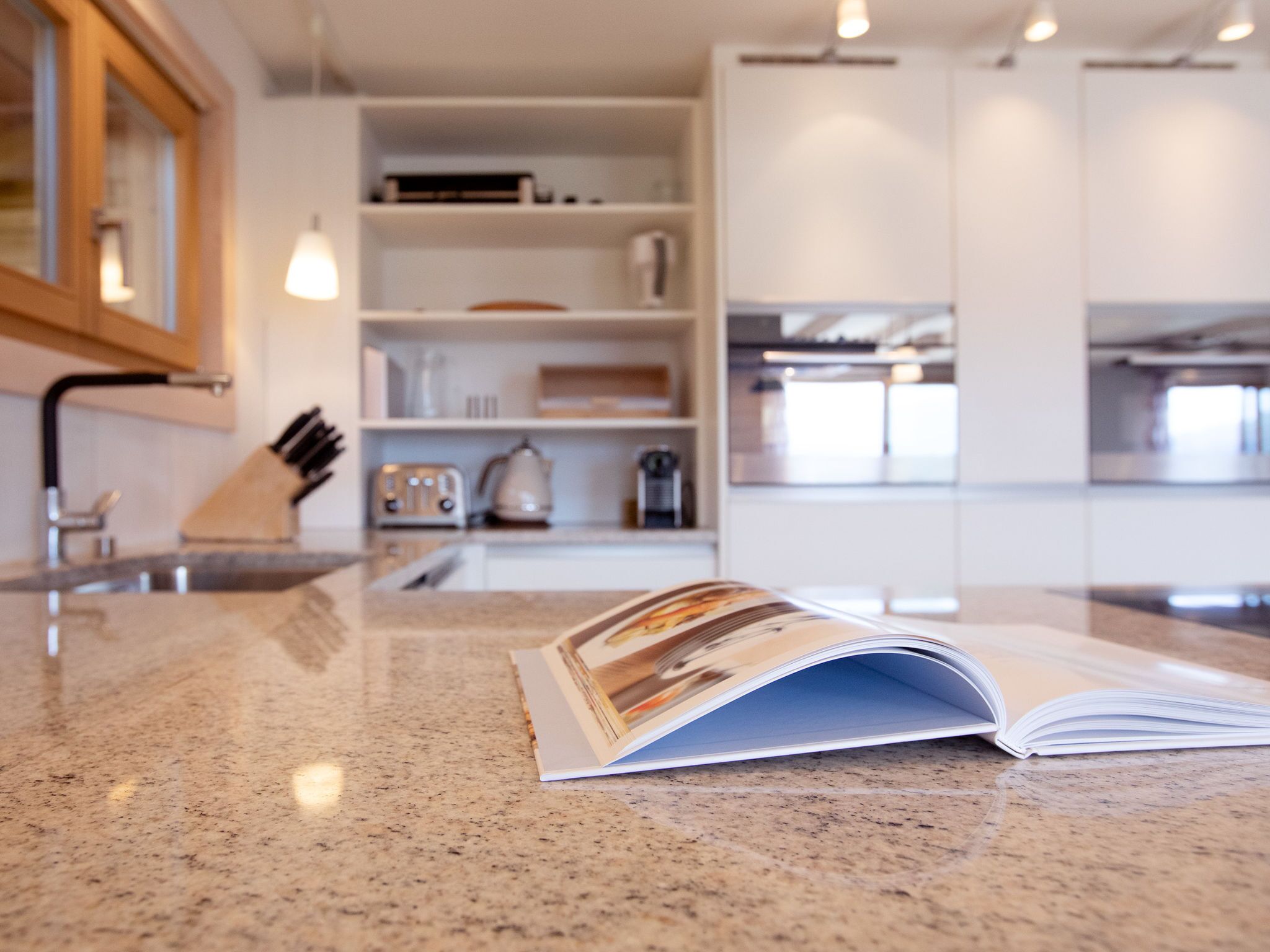 Réfrigérateur, four, lave-vaisselle, grille-pain