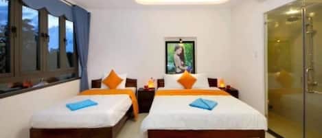 Twin Room | Bathroom | Shower, free toiletries, hair dryer, slippers