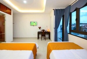 Premium bedding, desk, soundproofing, free WiFi