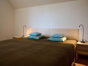 1 soverom, skrivebord og wi-fi