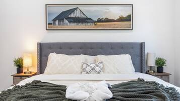 6 bedrooms, desk, iron/ironing board, WiFi