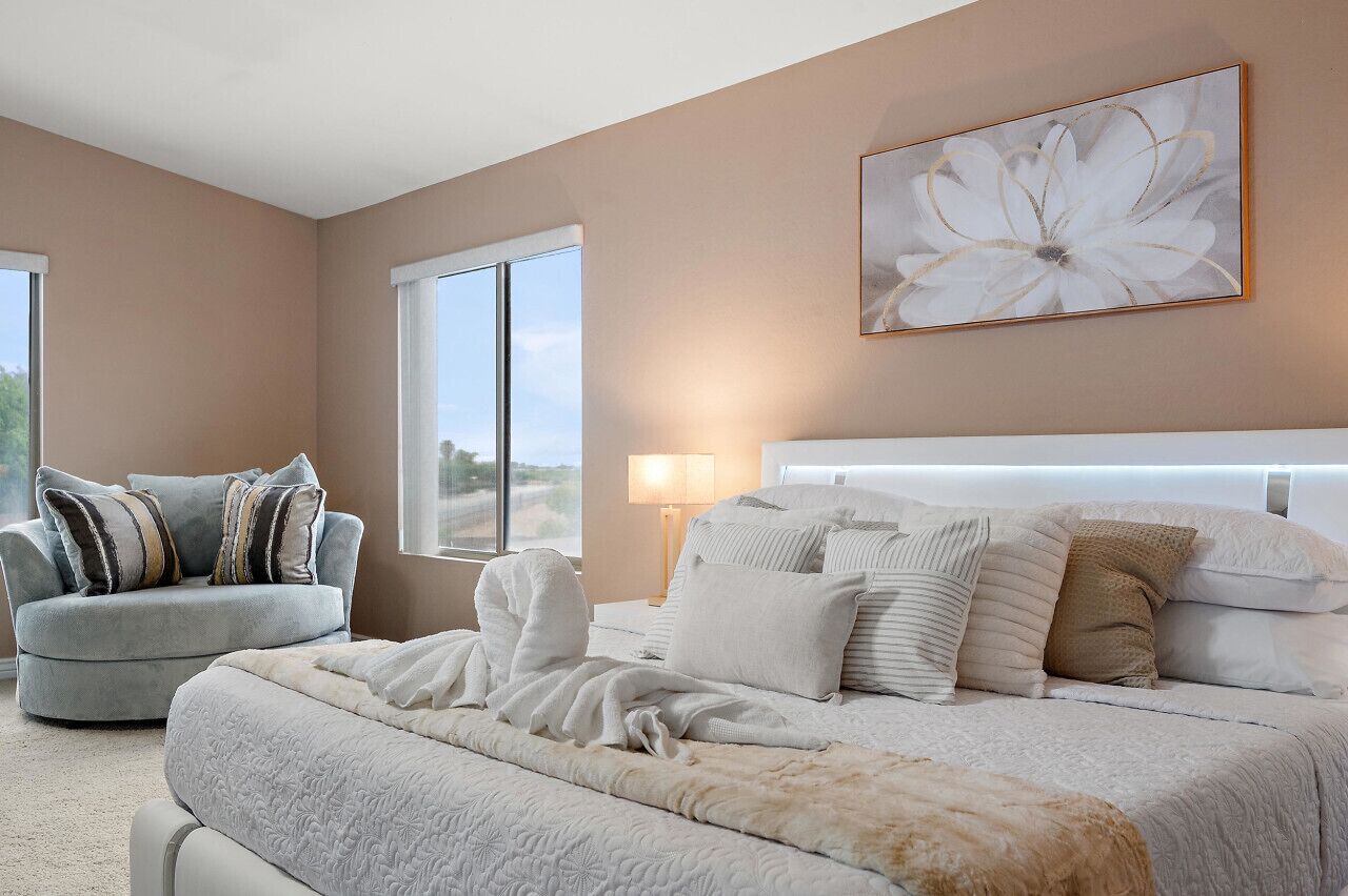 5 bedrooms, desk, iron/ironing board, travel cot