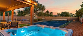 Mirage Peak Manor Luxury Villa w/ Pool Spa Pickleball & Games Hosted by Relaxtay