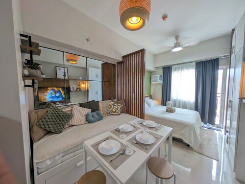 RufiRemy Cozy Hideaway- Studio Condo with Balcony