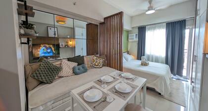 RufiRemy Cozy Hideaway- Studio Condo with Balcony