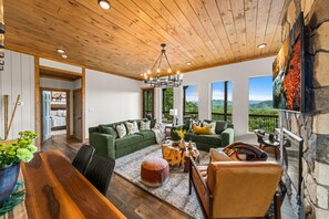 TV connectée, cheminée, jeux vidéo