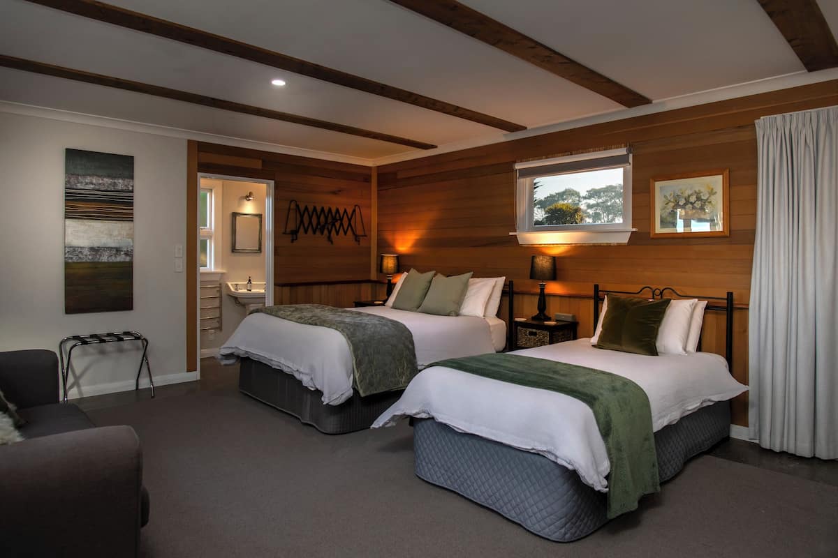 Superior Studio, Vineyard View | 1 bedroom, iron/ironing board, free WiFi