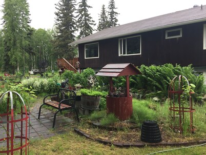 private entrance 1 bedroom/bath by airport & shopping Fairbanks with WiFi