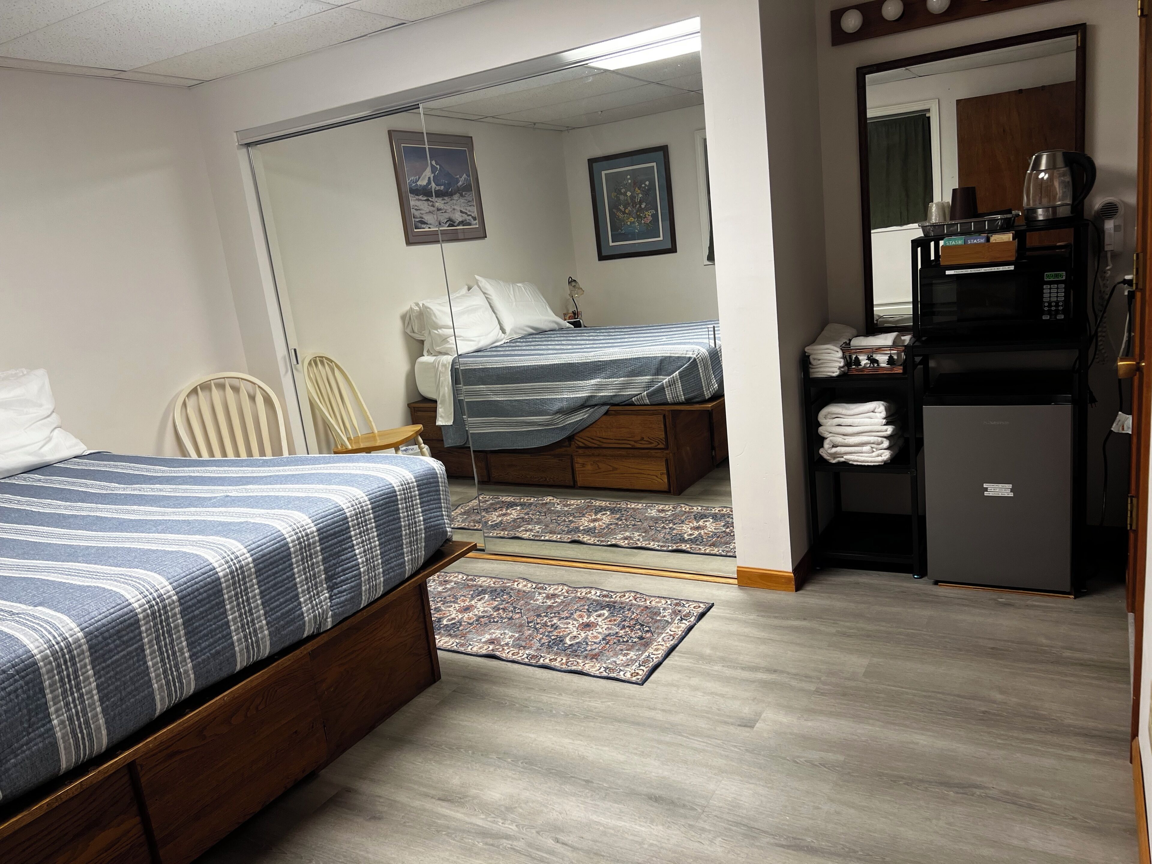 1 dormitorio, tabla de planchar con plancha, wifi y ropa de cama