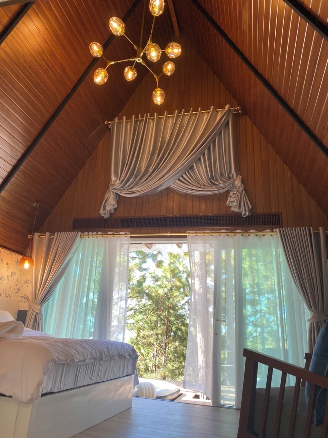 Villa Onsen | 客房内保险箱、办公桌、遮光窗帘、隔音