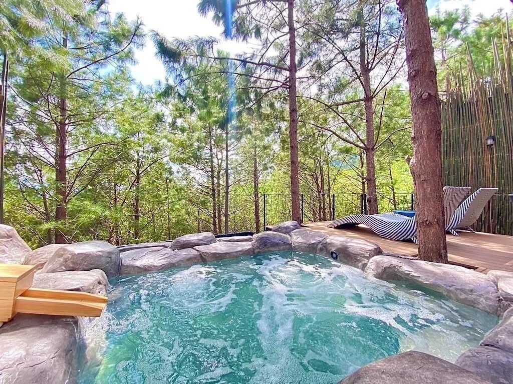 Villa Onsen | 客房内保险箱、办公桌、遮光窗帘、隔音