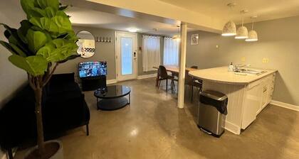 Sweet 2 BR Walk to all