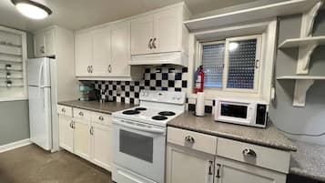 Apartment, 2 Bedrooms, Balcony, City View | Interior
