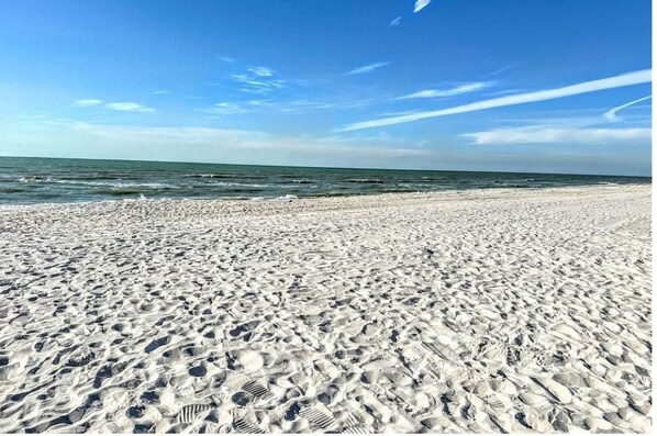 サンラウンジャー、ビーチタオル