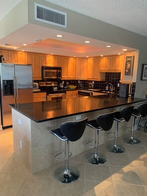 電子レンジ、オーブン、コンロ、食器洗い機