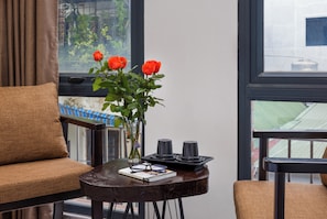 Deluxe Twin Room, City View | In-room dining