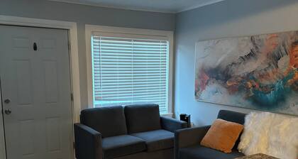 Charming 2-bedroom house with WiFi, AC in Yakima