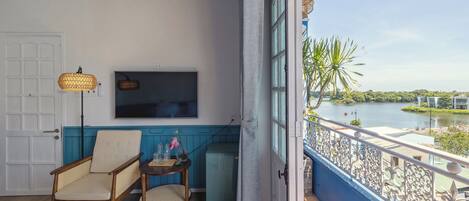 Deluxe Double Room | Desk, blackout drapes, soundproofing, iron/ironing board