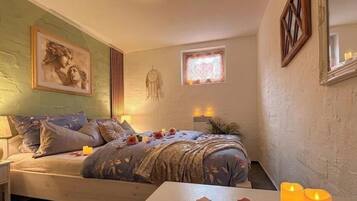 1 Schlafzimmer, Schreibtisch, Bügeleisen/Bügelbrett, Reisekinderbett