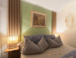 2 bedrooms, desk, iron/ironing board, travel cot