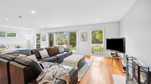 Surphy G - This single-story house offers a comfortable and relaxing retreat