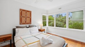 5 bedrooms, WiFi, bed sheets