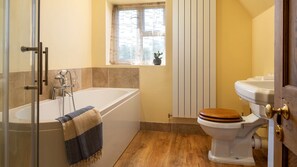 Een douche, een haardroger, handdoeken