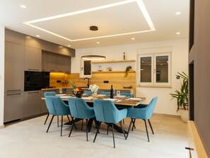 Frigorifero, microonde, forno, lavastoviglie