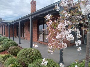 Exterior detail - Horsham Central 'The Homestead' Country Style Accommodation (Horsham)