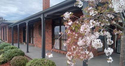 Horsham Central 'The Homestead' Country Style Accommodation