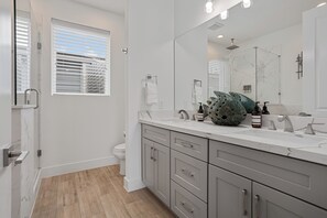 Doccia, asciugacapelli, bidet, asciugamani