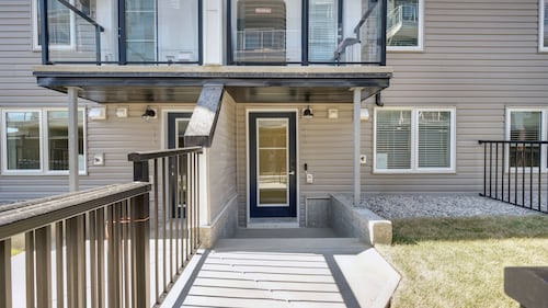 Cozy Place to Stay in South Calgary